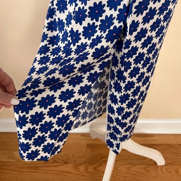 DIANE VON FURSTENBERG
Lucy Top and Pencil Skirt in Daisy Dots Large True Blue - Picture 8 of 12